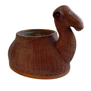 Woven Wicker Basket Camel Shape Planter Pot Holder MCM 1950's 6.75" x 8"
